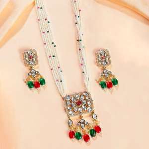 Kundan Elegance Noor-e-Nazakat Necklace Set
